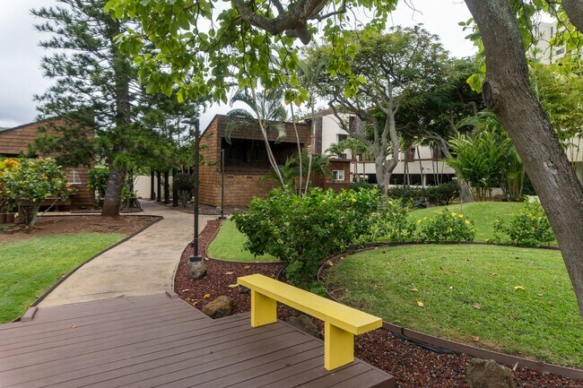 Building Photo - Spacious 2BD/2BA Condo with 2 Covered Parking Stalls in Kailua