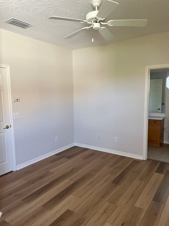 Building Photo - 8760 The Esplanade Ct