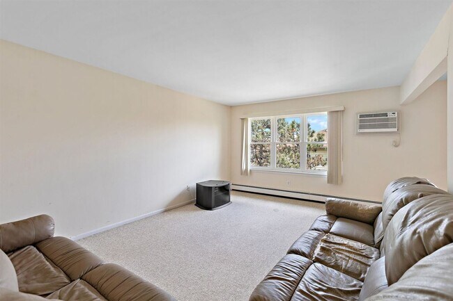Building Photo - 132 Riverview Ct