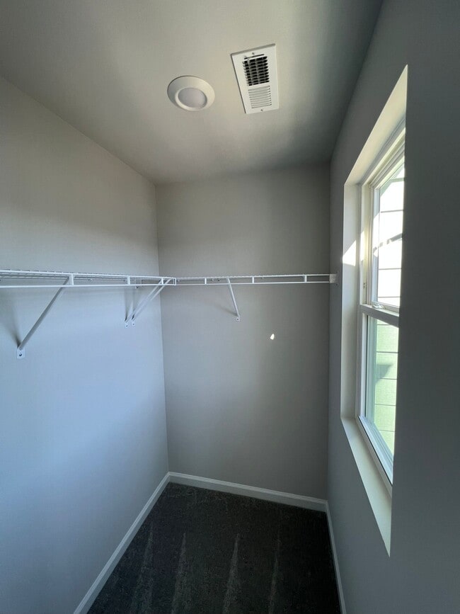 Building Photo - 714 Cormiche Ln
