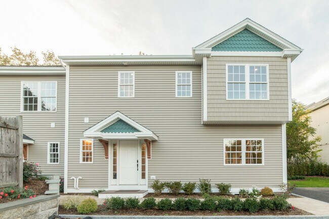 Building Photo - Luxury 3-Bed/1.5 Bath East Rock Condo Avai...