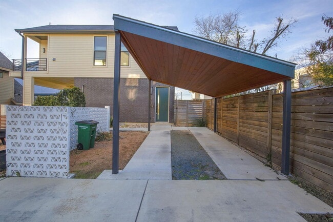 Building Photo - 1708 Perez St