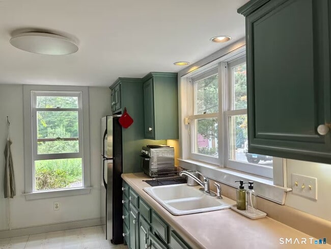 Building Photo - 895 Tolland Stage Rd