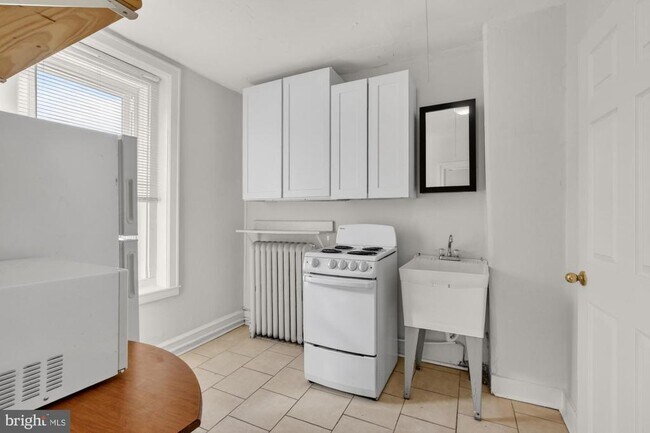 Building Photo - 2536 Amber St