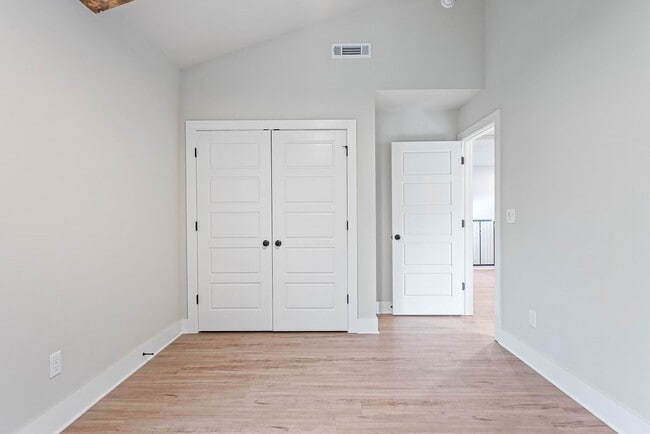 Building Photo - 491 S Happy Hollow Rd