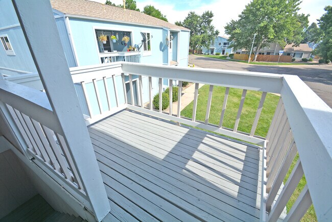 Building Photo - Town Home