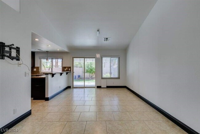Building Photo - 240 Honeywood St