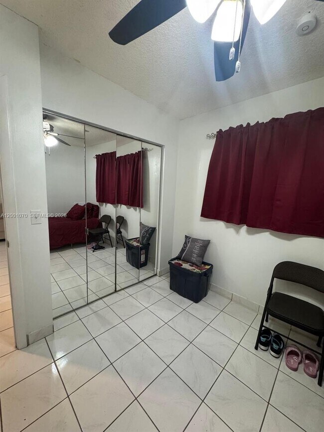 Building Photo - 5501 SW 89th Ave