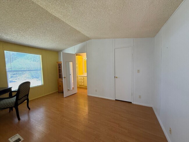 Building Photo - 3768 Western Dr