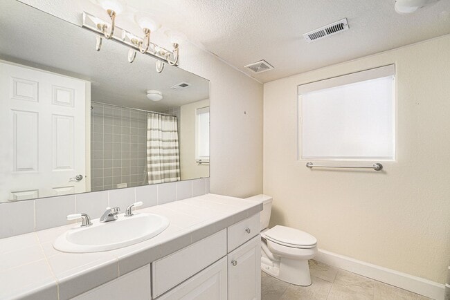 Building Photo - Stunning Home in the Heart of Cherry Creek...