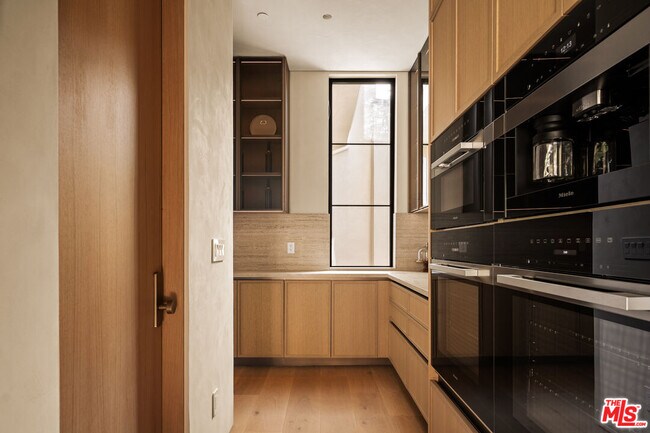 Building Photo - 4724 Lemona Ave