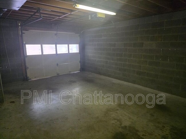 Building Photo - 3719 Crestview Pl