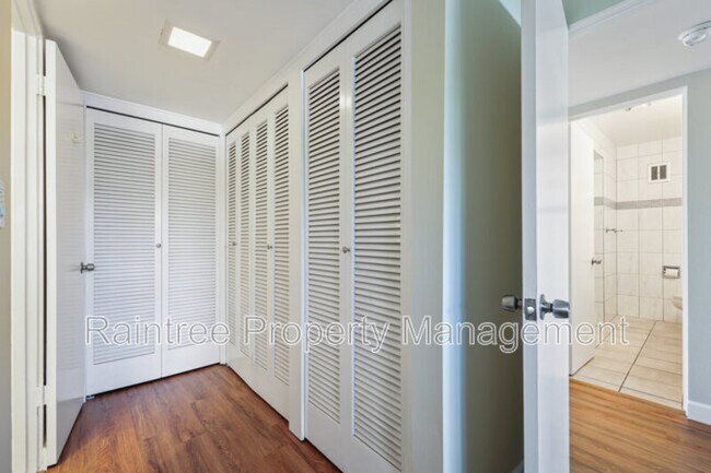Building Photo - 620 W Solana Cir