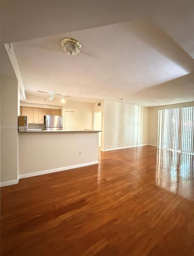 Building Photo - 7940 N Nob Hill Rd