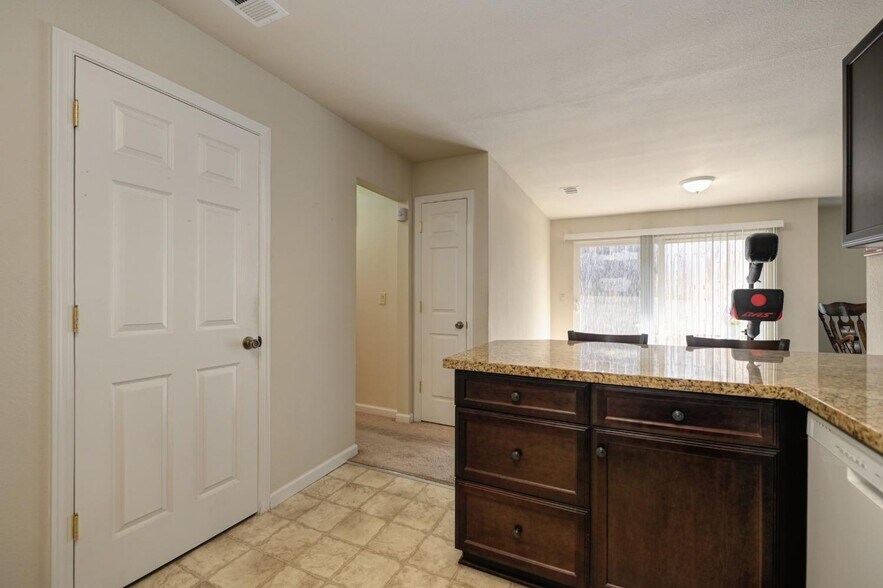 Building Photo - 4803 Lewis Carroll Way