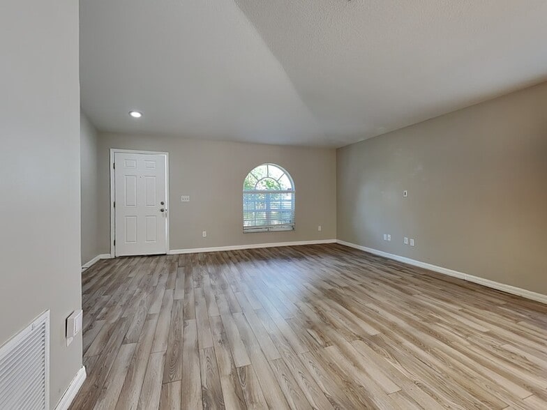 Building Photo - 12725 Adventure Dr