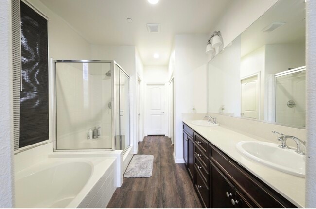 Building Photo - 5900 Warren Ridge Dr