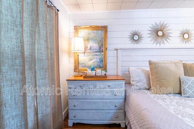 Building Photo - 714 E Jefferson St