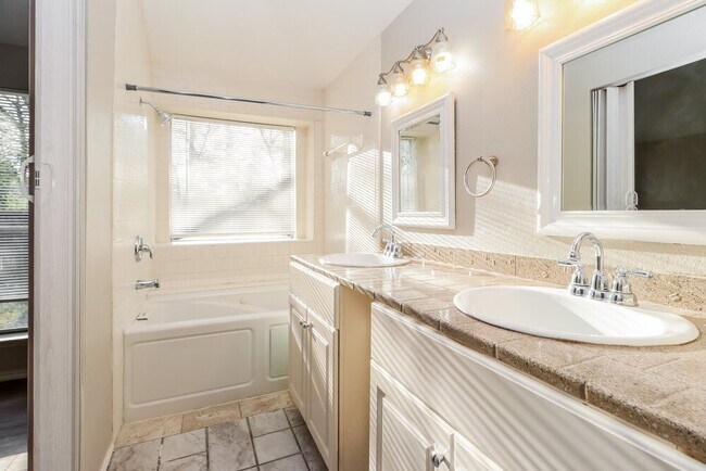 Building Photo - 5210 Kristen Ct