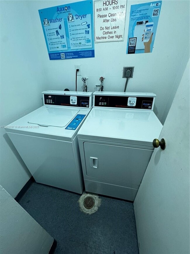 Building Photo - 18061 Biscayne Blvd