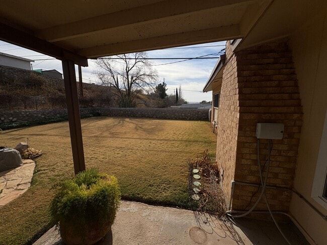 Building Photo - Home for rent on the Westside