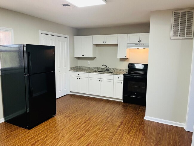 Building Photo - Wow! Check out this charming 3-bedroom, 1....