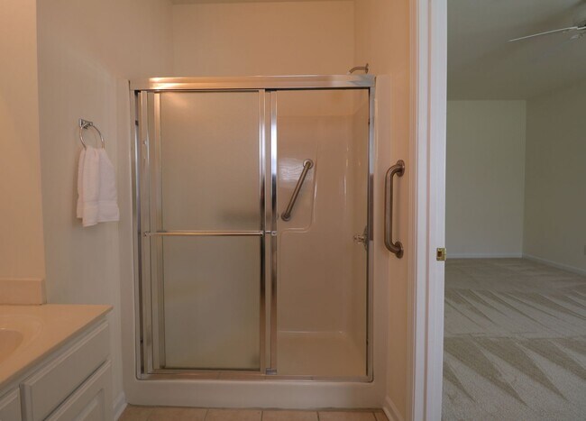 Building Photo - 6901 Hanesbrook Cir