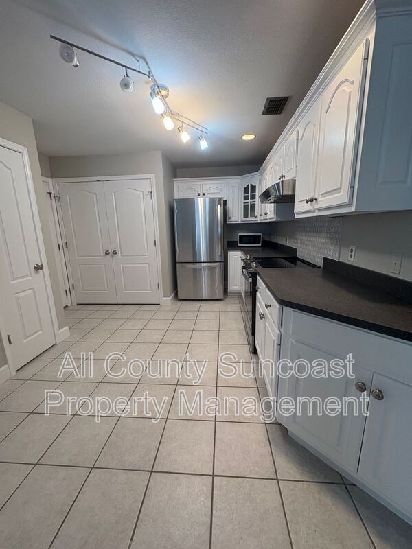 Building Photo - 117 Pine Lake Dr