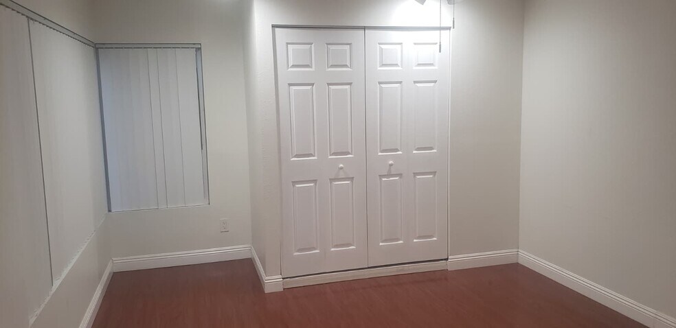 Large Private room w/ shared bathroom - 3607 W Park Balboa Ave