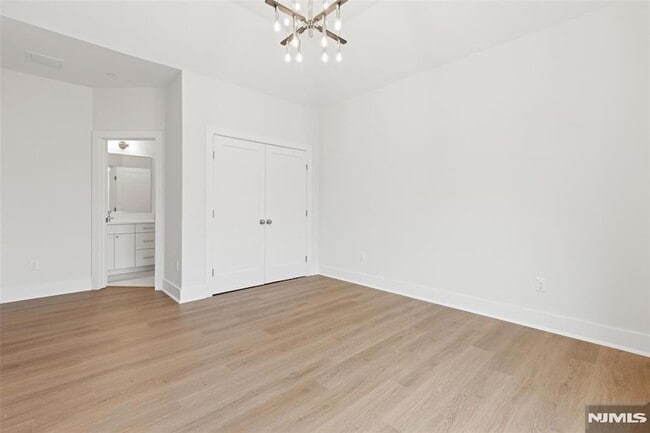 Building Photo - 445 Ramapo Valley Rd