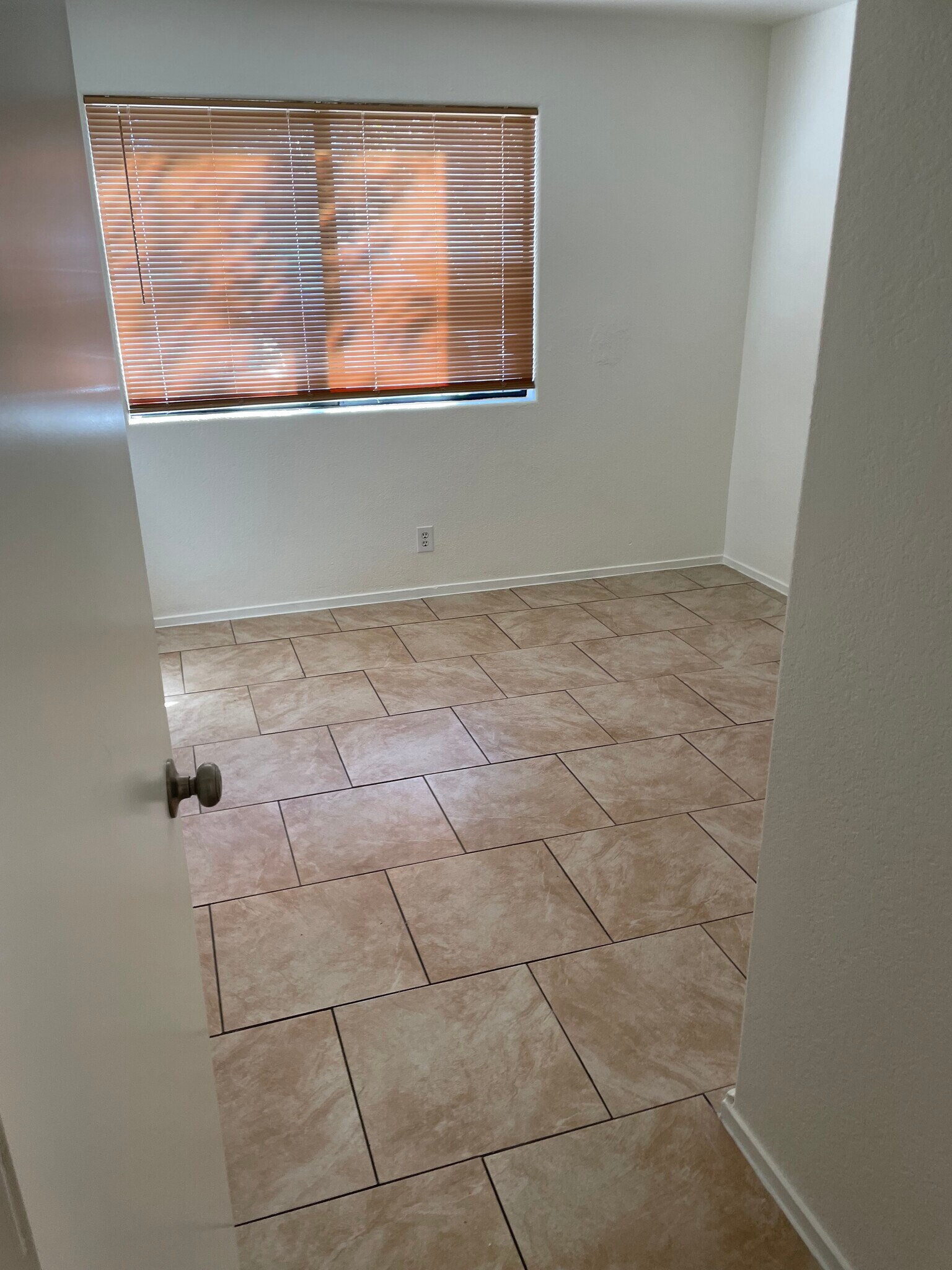 Building Photo - 5038 S Rainbow Blvd