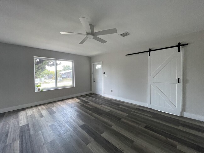 Building Photo - 631 SW 28th Terrace