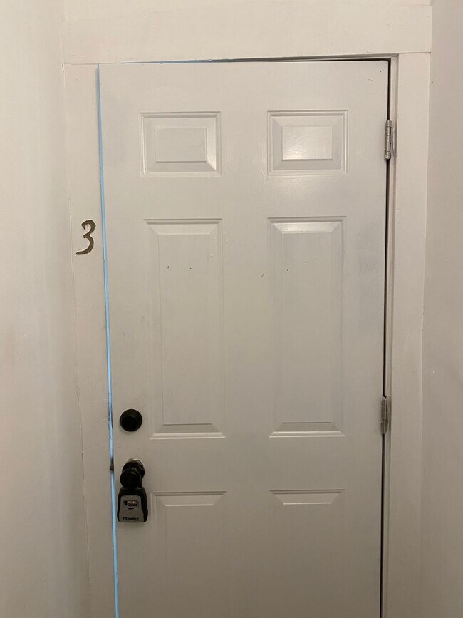 Building Photo - 18th Ave S Triplex