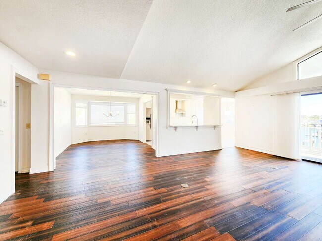 Building Photo - "3-Bed, 3-Bath Gem in New Port Richey with 2,233 Sq Ft of Living Space!"