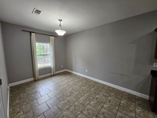 Building Photo - 165 James Dr