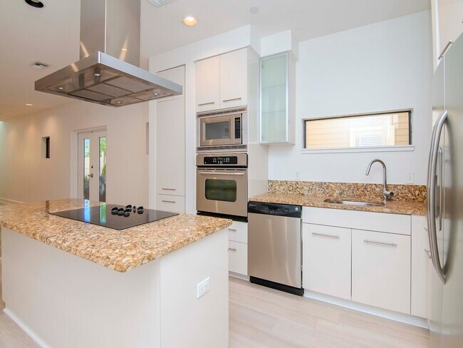 Building Photo - 213 S Moody Ave