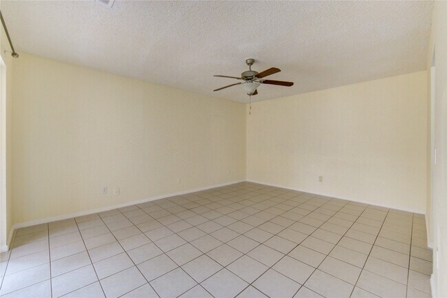 Building Photo - 2927 Great Lakes Ave