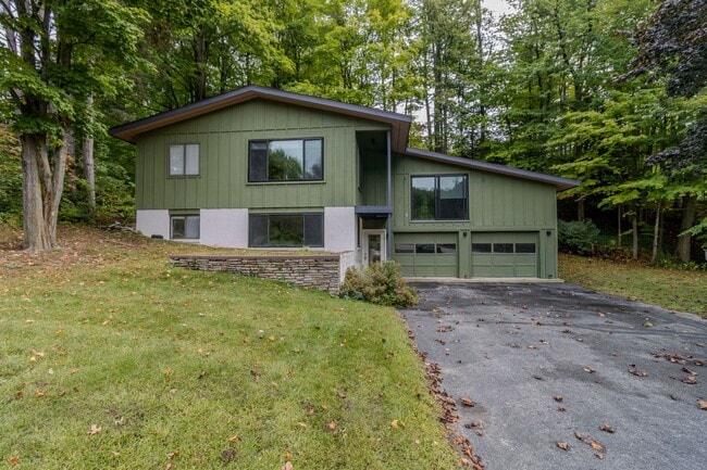 Primary Photo - Live Large – Gorgeous Home with 4 Beds, 3 ...