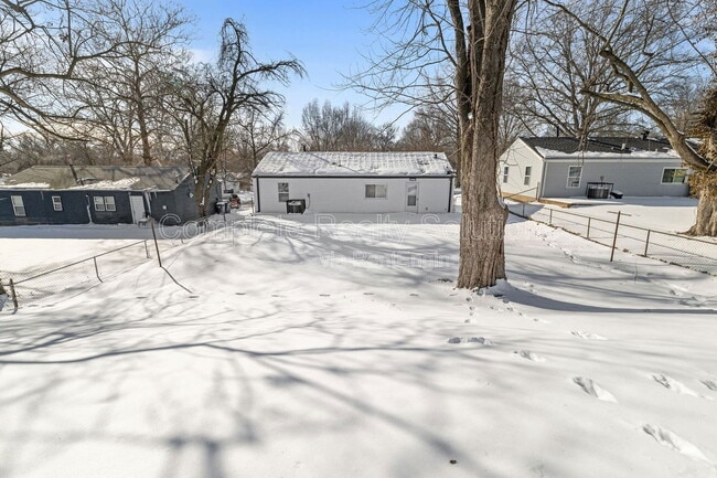 Building Photo - 9722 Lorna Ln