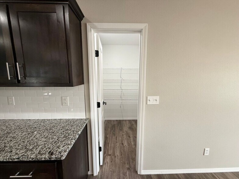 Building Photo - 633 S Southgate Dr