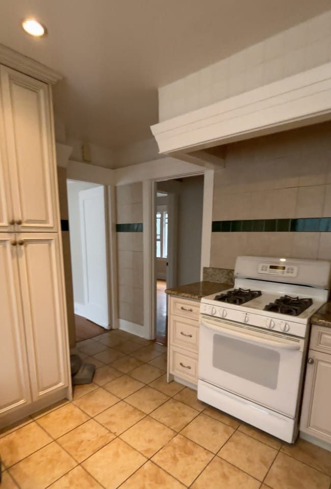 Building Photo - 619 N Gramercy Pl