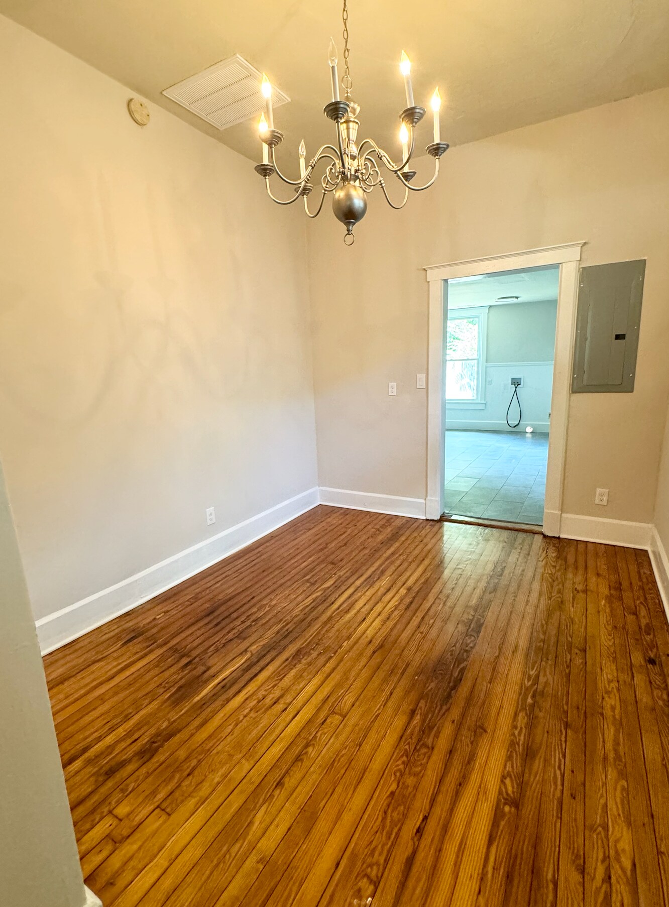 Building Photo - 305 Willard St