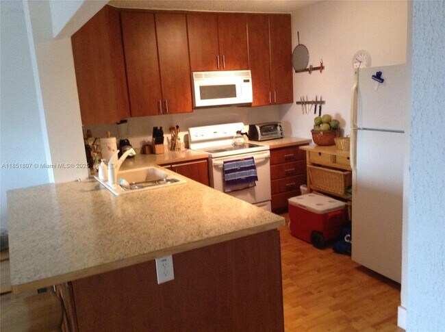 Building Photo - 130 S Shore Dr