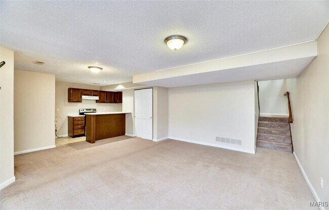 Building Photo - 157 S Kings Rd