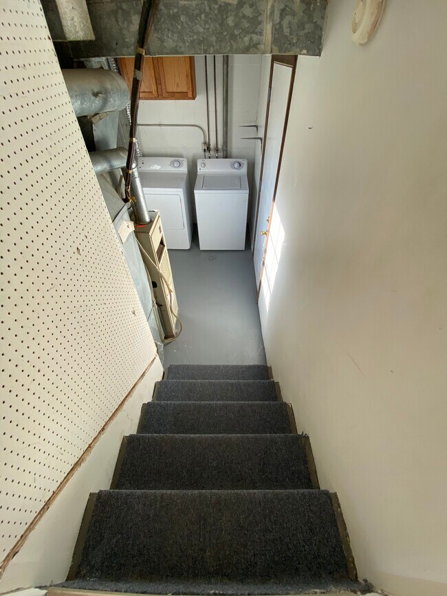 Building Photo - 5606 S 114th St