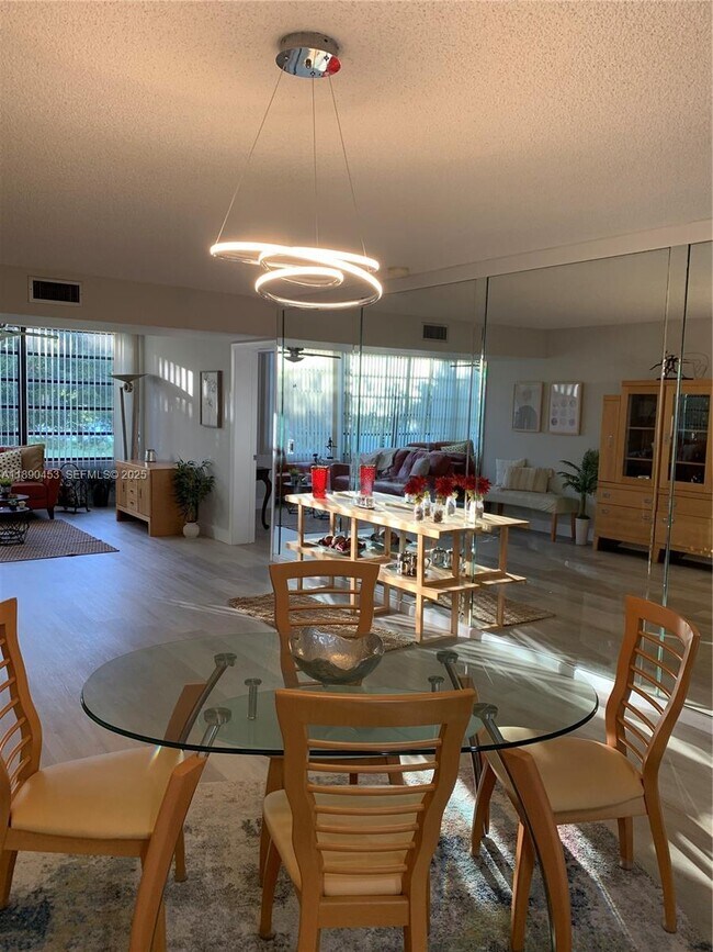 Building Photo - 1709 Whitehall Dr