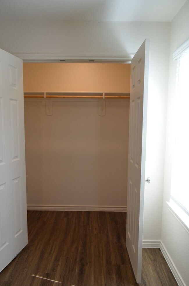 Building Photo - 916 Industrial Ave