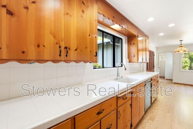 Building Photo - 10 Corte Del Rey