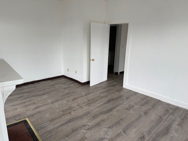 Building Photo - 12-14-14 E Main St