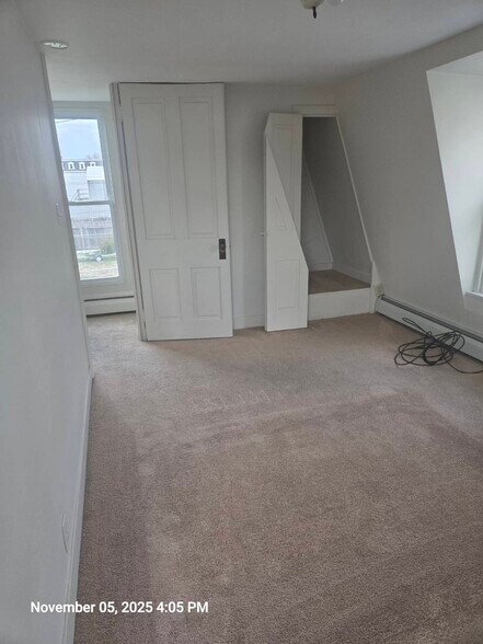 Main Bedroom - 15 N Richmond St